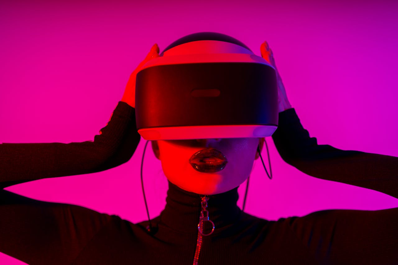 Photo: Oleksandr P. via <a href="https://www.pexels.com/photo/woman-with-bright-lips-interacting-with-vr-headset-6853468/" rel="noopener" target="_blank">Pexels</a>